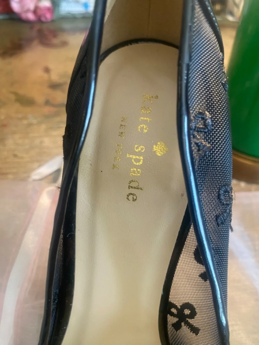 Kate Spade black mesh pump with bow motif! Beautiful, great condition 9.5